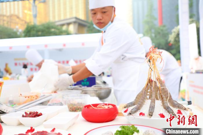 「中國火鍋の都」で腕を競(jìng)う「鍋料理の達(dá)人」たち　重慶