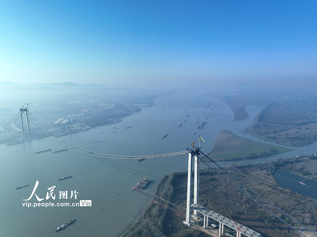 建設(shè)が進む竜潭長江大橋　江蘇省