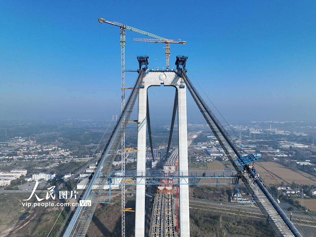 建設(shè)が進む竜潭長江大橋　江蘇省