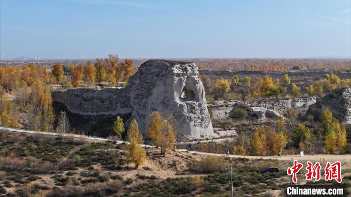 統(tǒng)萬城遺跡（撮影?馮剣）。