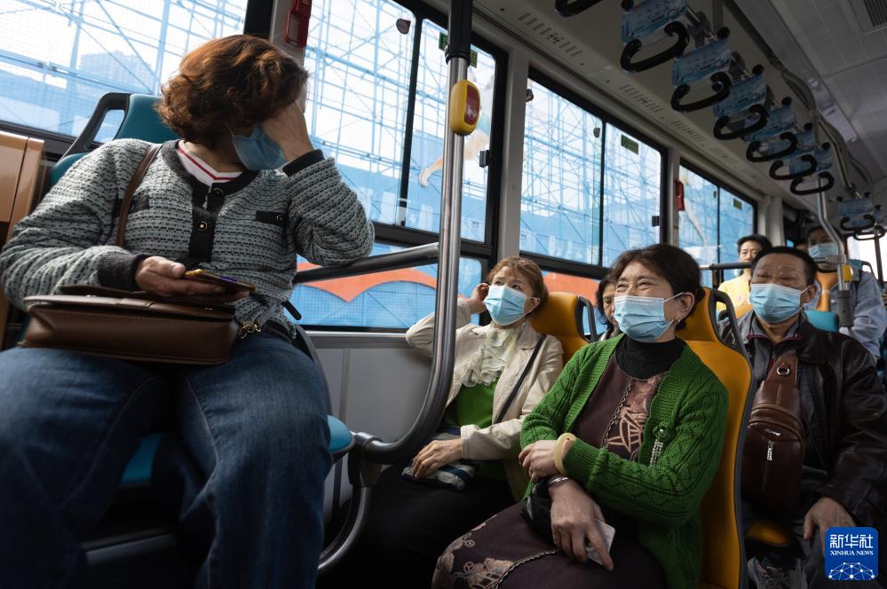 「高齢者に優(yōu)しいバス」6路線が開(kāi)通　四川省成都