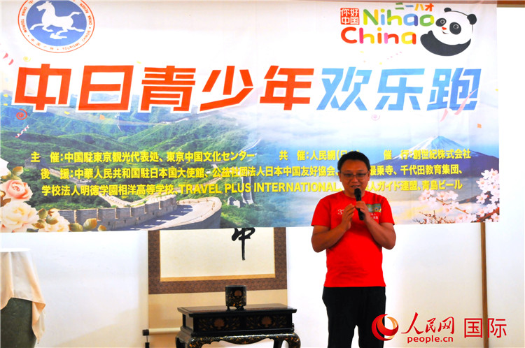 挨拶する中國(guó)文化センターの羅玉泉センター長(zhǎng)（撮影?蔣暁辰）。