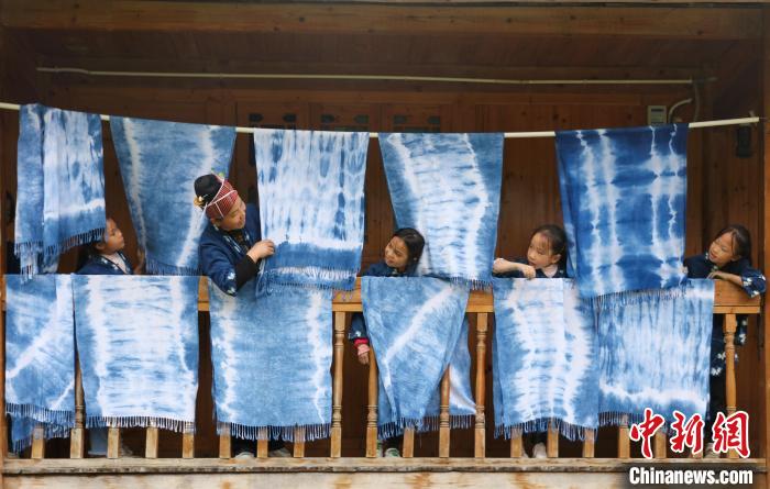 無形文化遺産を小學(xué)校で指導(dǎo)し継承　貴州省施秉