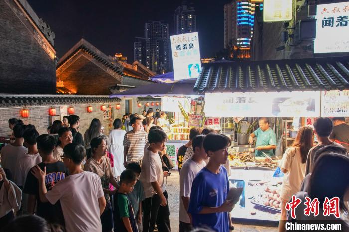 都市景観を華やかに彩るナイトタイムエコノミー　広西?南寧