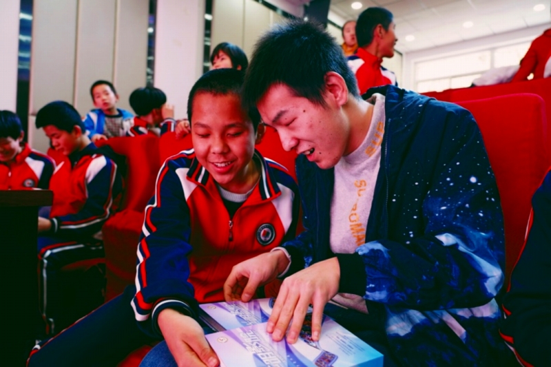 中國(guó)伝媒大學(xué)のバリアフリー映畫(huà)製作プロジェクト「光明影院」が最優(yōu)秀貧困削減実例に