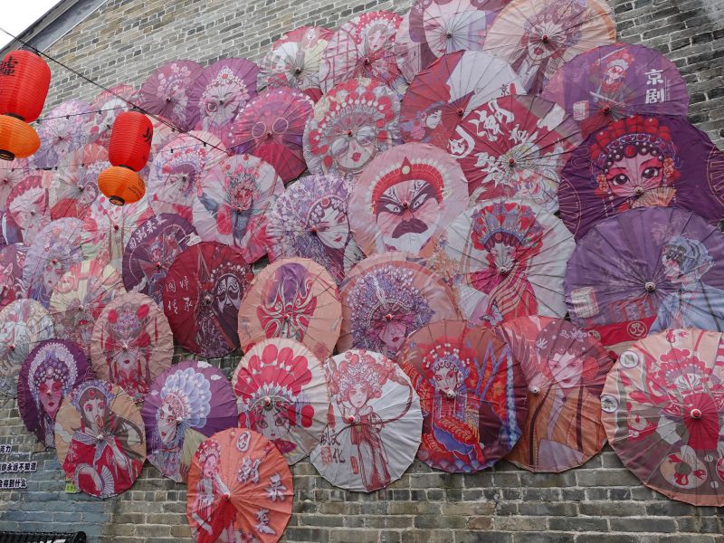 外國(guó)人記者が深センの歴史ある定期市跡で中國(guó)伝統(tǒng)文化を體験