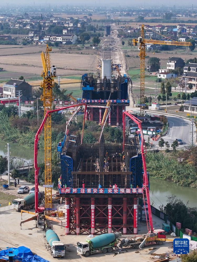 滬渝蓉高速鉄道?泰州區(qū)間で最大スパンの連続アーチ橋梁が著工　江蘇省