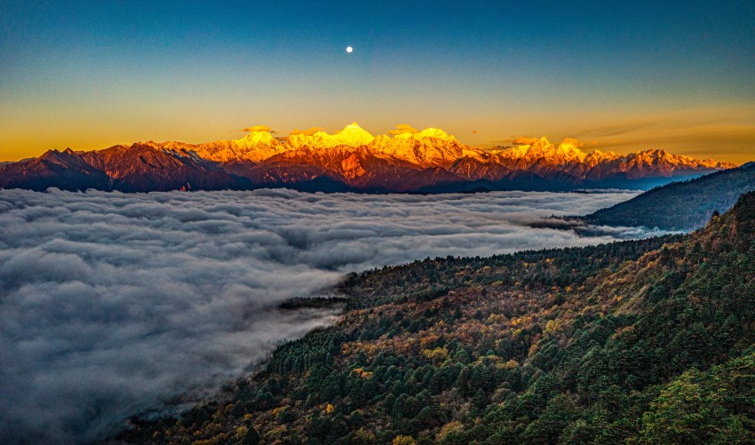 神秘的な美しさ放つ王崗坪の雲(yún)?！∷拇ㄊ?></a></td></tr><tr><td class=