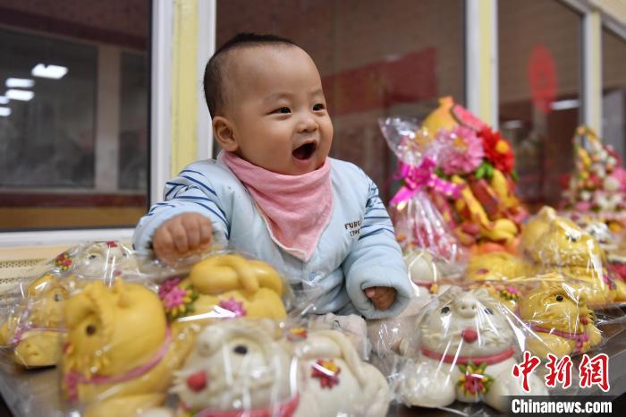 豊かな暮らしへの願いを込めた飾り蒸しパンコンテスト　山東省青島
