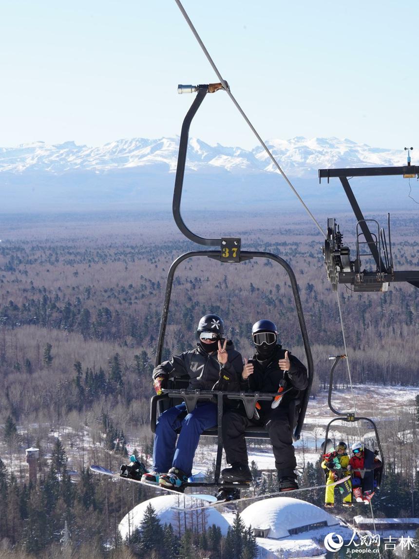 スノーシーズン到來！ 賑わう長白山スキー場　吉林省