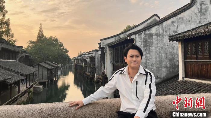  2023年世界インターネット大會(huì)烏鎮(zhèn)サミットに參加する楊品驊さん。（寫真提供は本人）