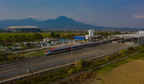 ジャカルタ―バンドン高速鉄道の列車（寫(xiě)真提供?中國(guó)鉄路國(guó)際有限公司）。