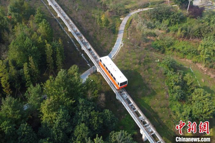 オールド重慶を思い出させる「タイムスリップ?ケーブルカー」運(yùn)行開(kāi)始