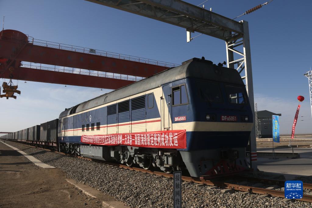 石綿を積んだ貨物列車「敦煌號」が開通　天津港経てタイへ