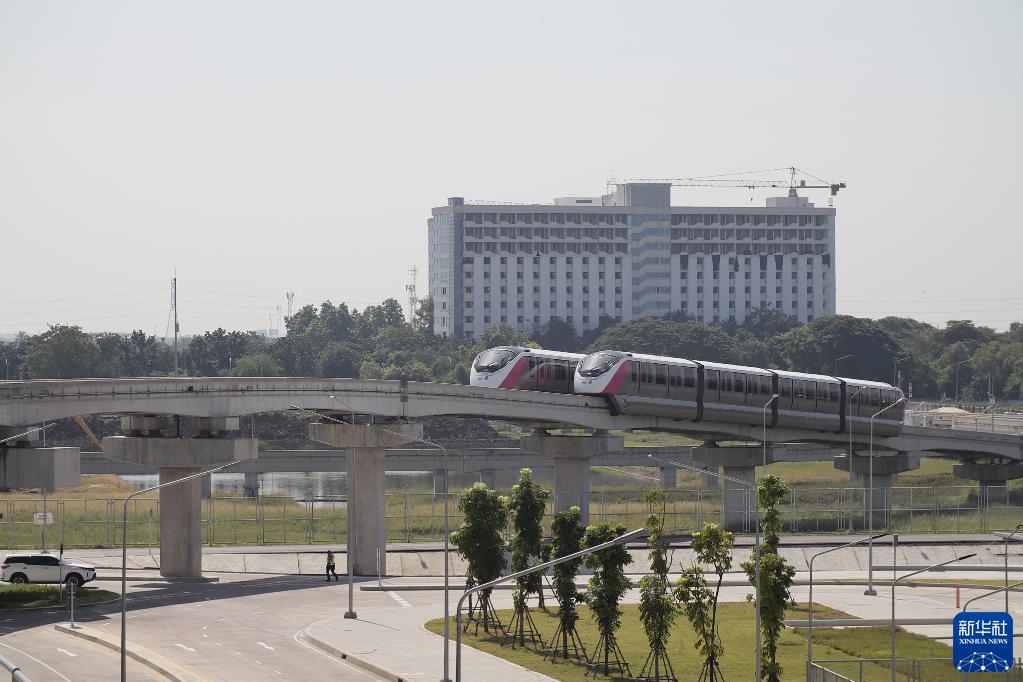 中國とタイの合同建設(shè)によるモノレール新線「ピンクライン」の試運(yùn)転開始