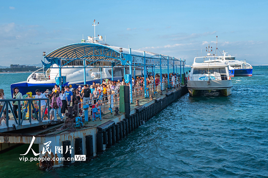 「秋冬の島巡り観光」シーズン到來し、蜈支洲島が人気に　海南省三亜