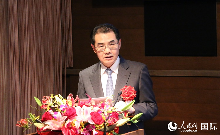 挨拶する?yún)医岂v日中國大使（撮影?許可）。