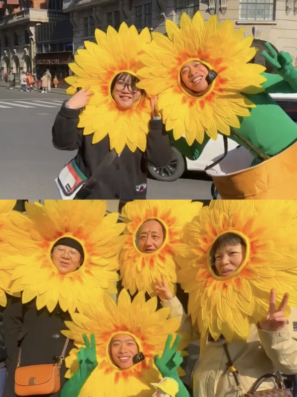 ヒマワリの被り物をかぶって「小崗?fù)瑢W(xué)」さんと記念寫真を撮影する男女（畫像は「小崗?fù)瑢W(xué)」の動畫のスクリーンショット）。