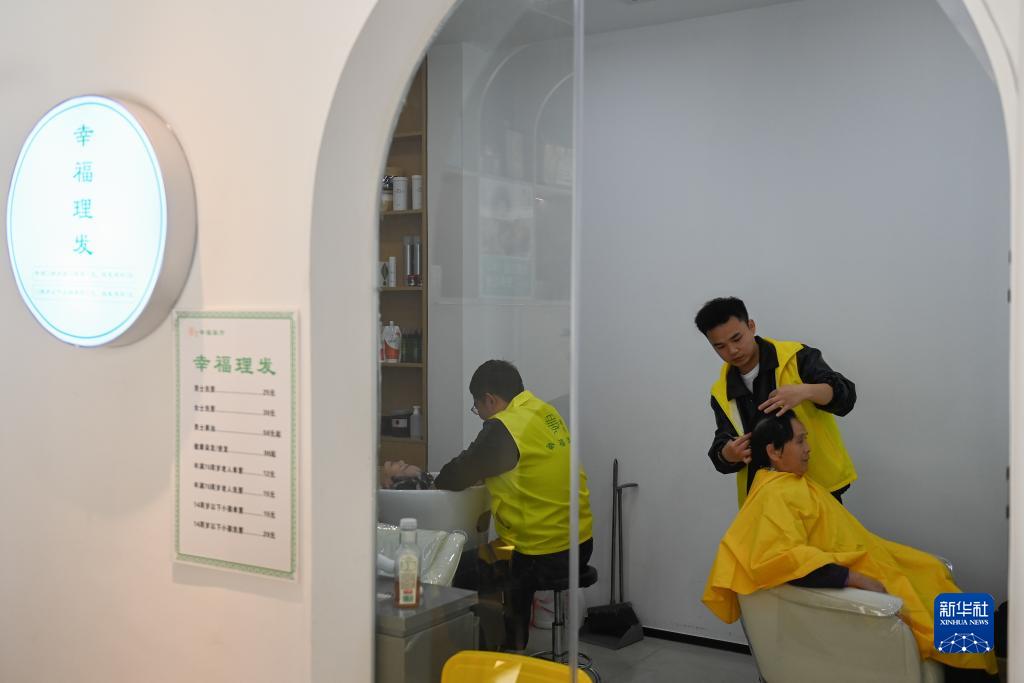 「高齢者ケア」サービス體系の構(gòu)築を後押しする「ハッピー?リビングルーム」　浙江省舟山