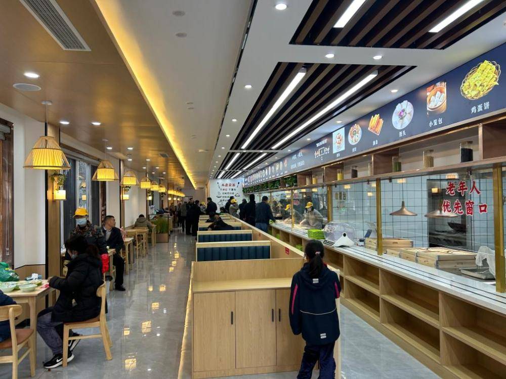 安徽省合肥市瑤海區(qū)和平路街道緑苑コミュニティにある高齢者食堂（寫真提供?緑苑コミュニティ）。