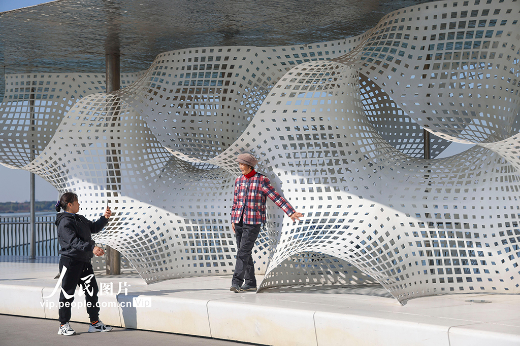 上海市と江蘇省蘇州市を結(jié)ぶ元蕩慢行橋が人気スポットに