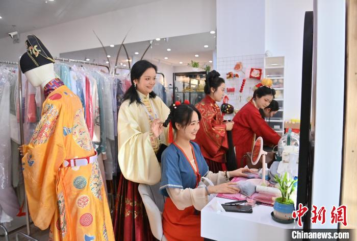 「漢服文化館」がオープンし、伝統(tǒng)文化の「沒入型體験」が可能に　吉林省長春