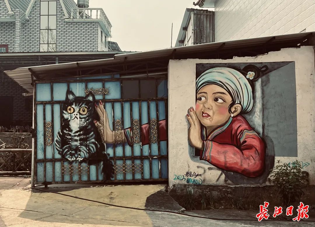 巖さんが車庫の構(gòu)造を利用して描いたユニークな絵。