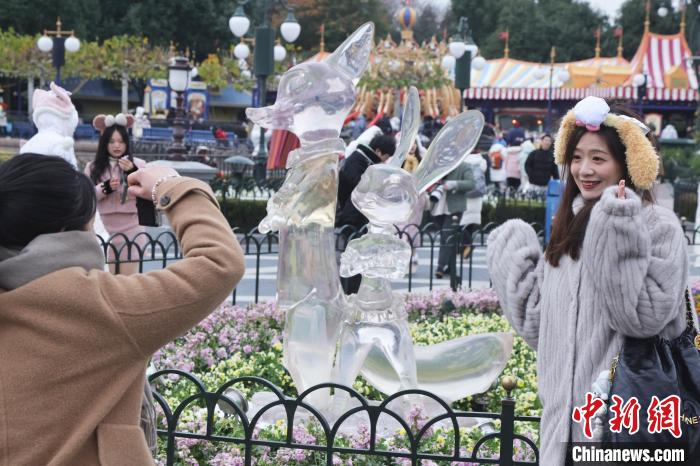 世界初の「ズートピア」エリア、プレオープンでも人気の的　上海ディズニーランド