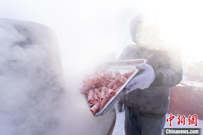 氷と雪の世界で楽しむホッカホカの鍋！　內(nèi)蒙古