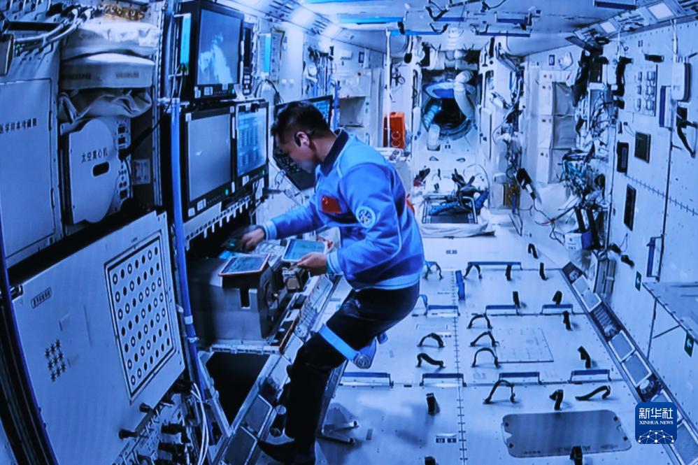 「神舟17號(hào)」の乗組員、第1回船外活動(dòng)を無事完了