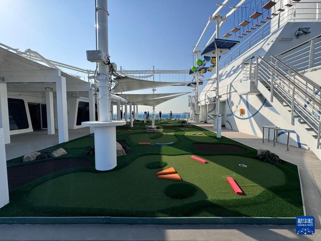 中國初の國産大型クルーズ船が試験航行を?qū)g施　上海