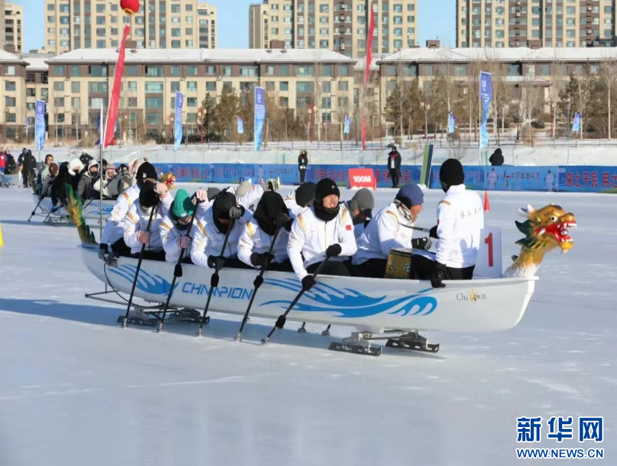 第1回全國大學(xué)生氷上ドラゴンボート選手権大會(huì)の様子。