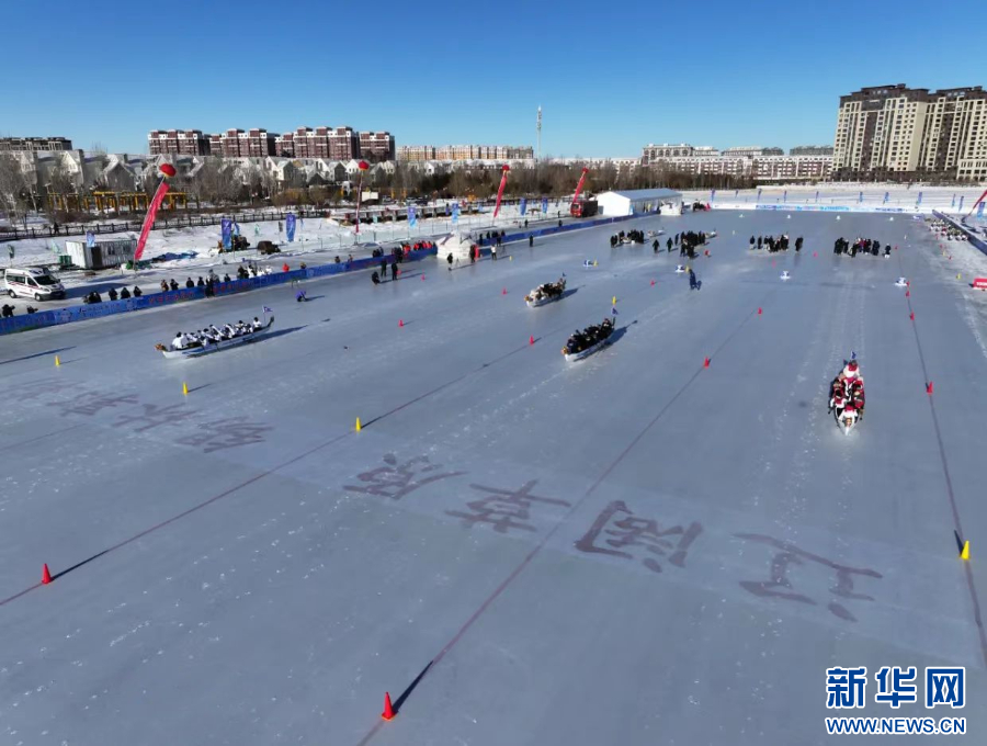 第1回全國大學(xué)生氷上ドラゴンボート選手権大會(huì)の様子。