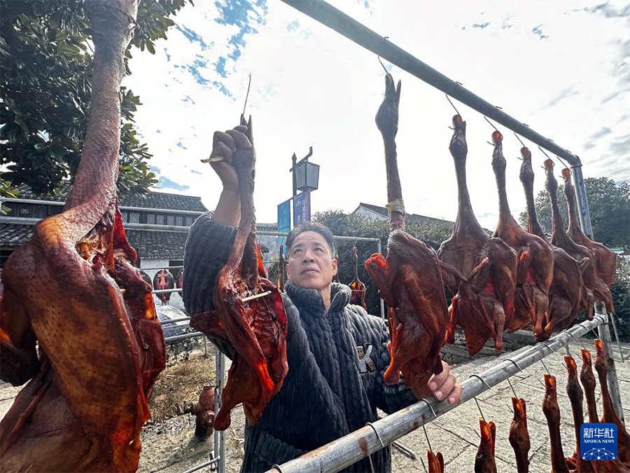 冬の風(fēng)物詩(shī)「燻製食品の天日干し」