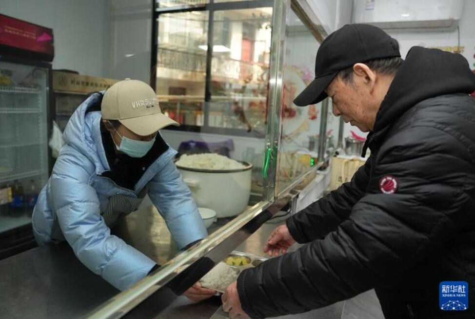 高齢者に溫もり屆ける「シルバー食堂」　湖南省長沙