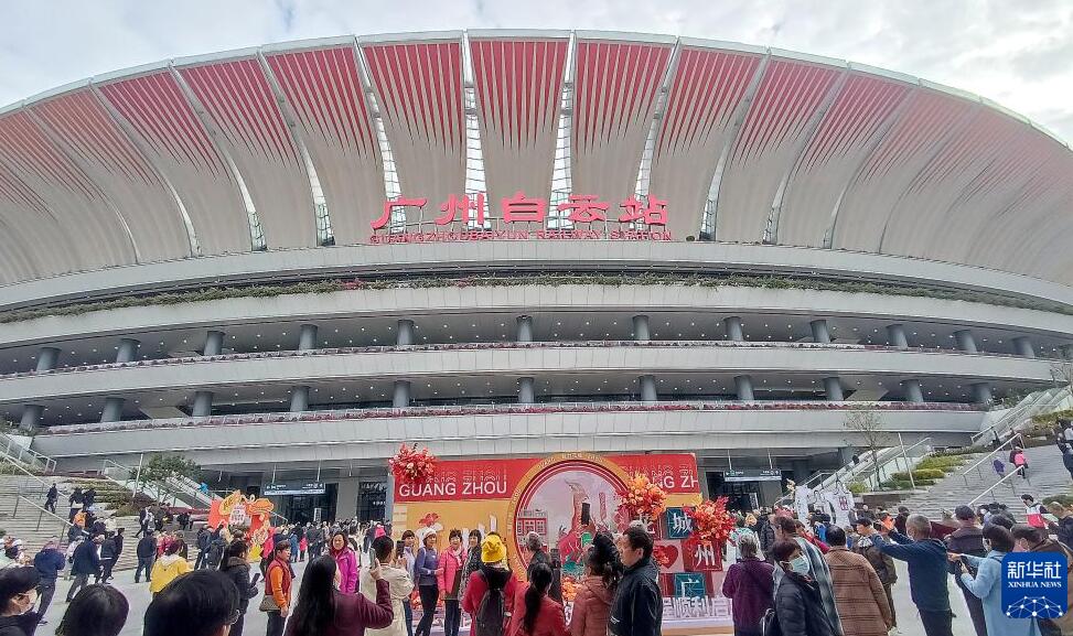 「スーパービッグな駅」広州白雲(yún)駅が運(yùn)用開始　広東省