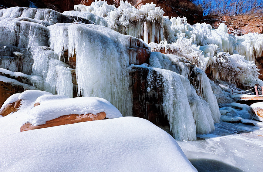長(zhǎng)さ5キロにわたる峽谷が「氷の滝」に　河南省
