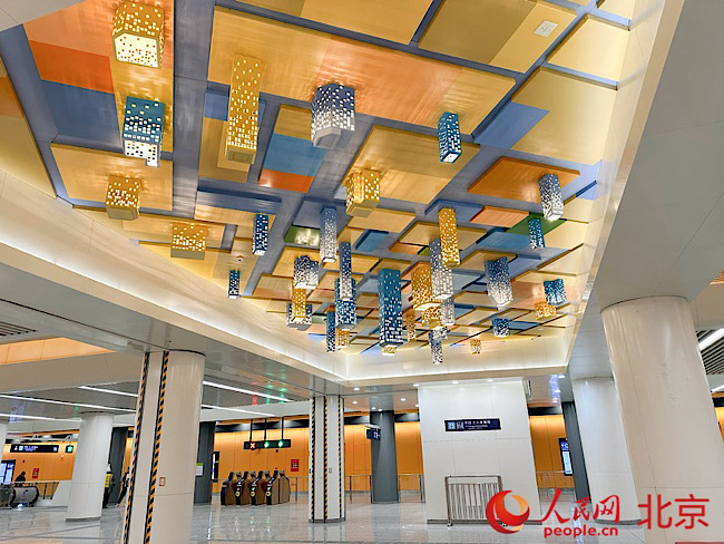 地下鉄17號(hào)線北區(qū)間の天通苑東駅（撮影?董兆瑞）。