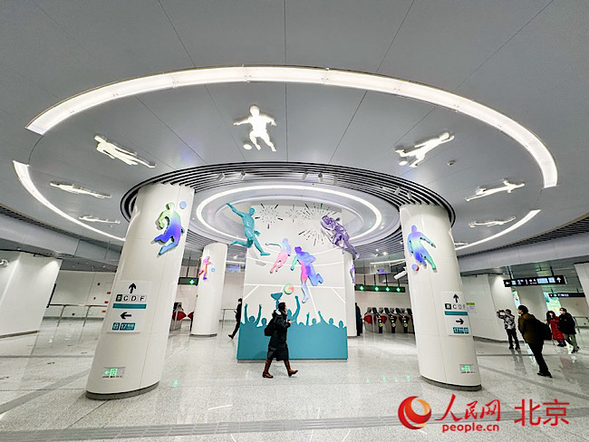 地下鉄17號(hào)線北區(qū)間の工人體育場(chǎng)駅（撮影?董兆瑞）。