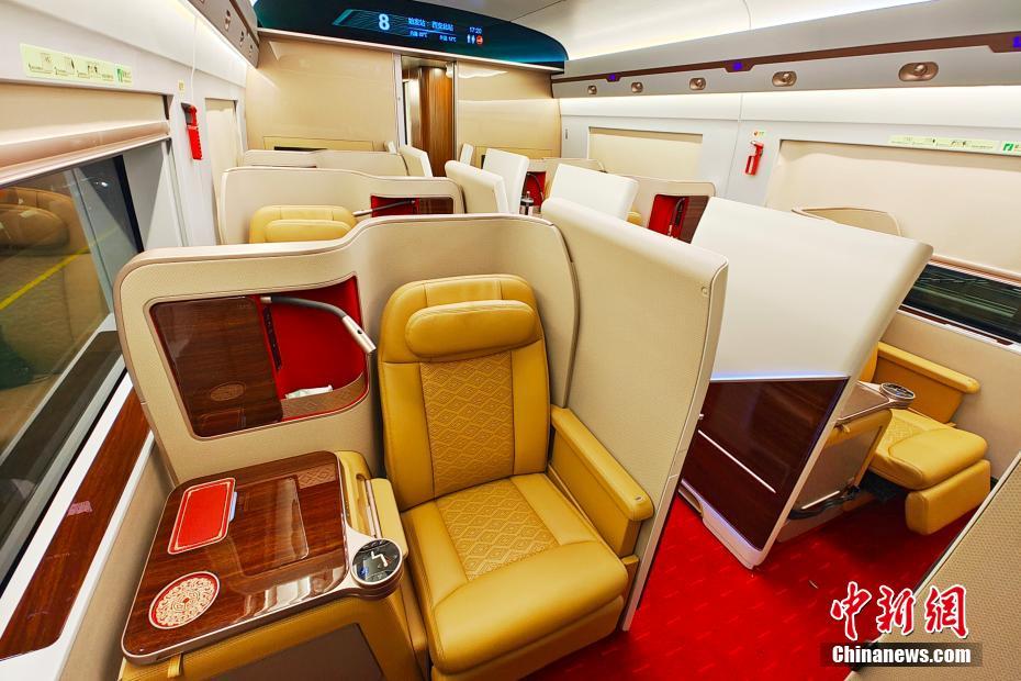 CR400BF-Z型スマート復(fù)興號(hào)が中國西北地區(qū)でデビュー