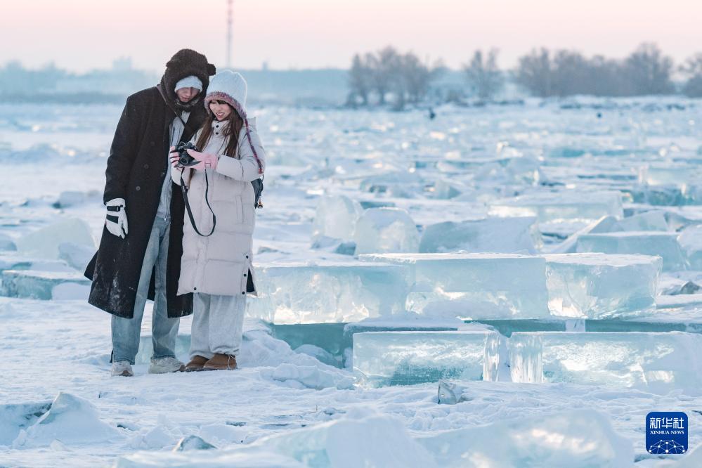 「ダイヤモンドの?！工Q光客を魅了　黒竜江省哈爾浜