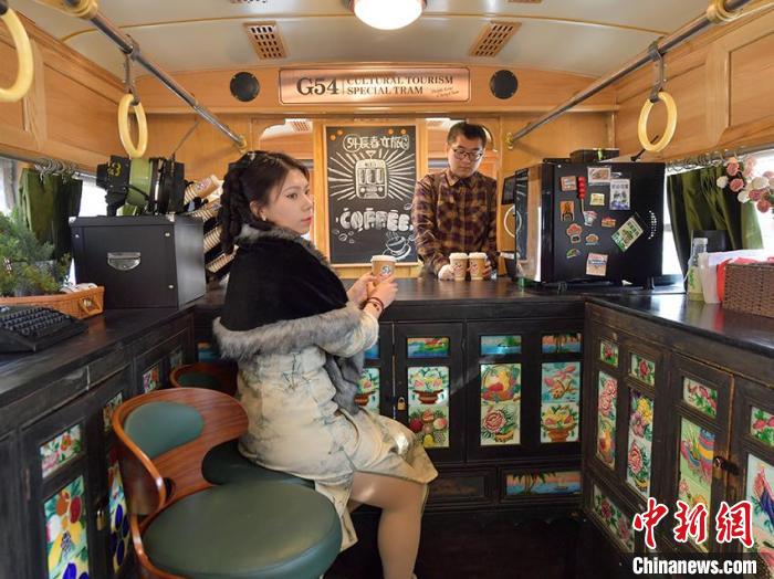 路面文化観光列車がお目見(jiàn)え　吉林省長(zhǎng)春