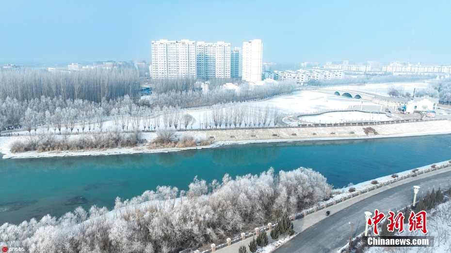 冬季限定の美しさ！博湖の霧氷　新疆