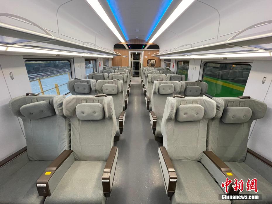 CR200J—C型高速列車「復(fù)興號」が中國西北エリアに初登場