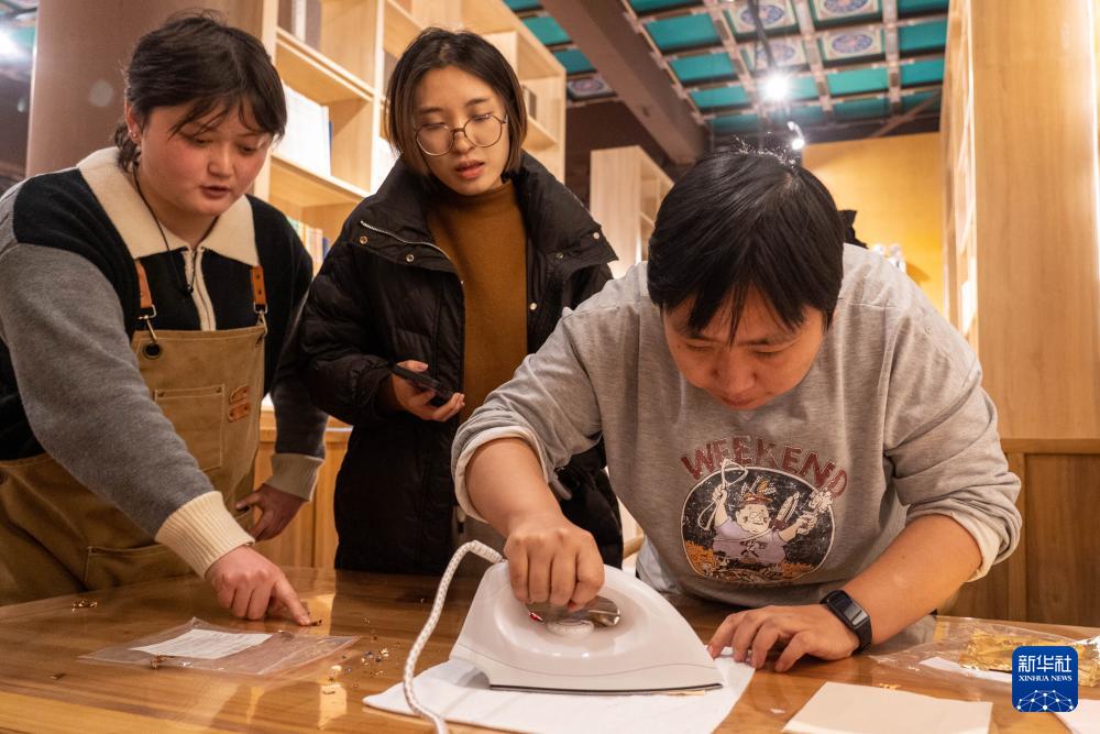 人気を集める「市民夜間學(xué)校」　山東省済南