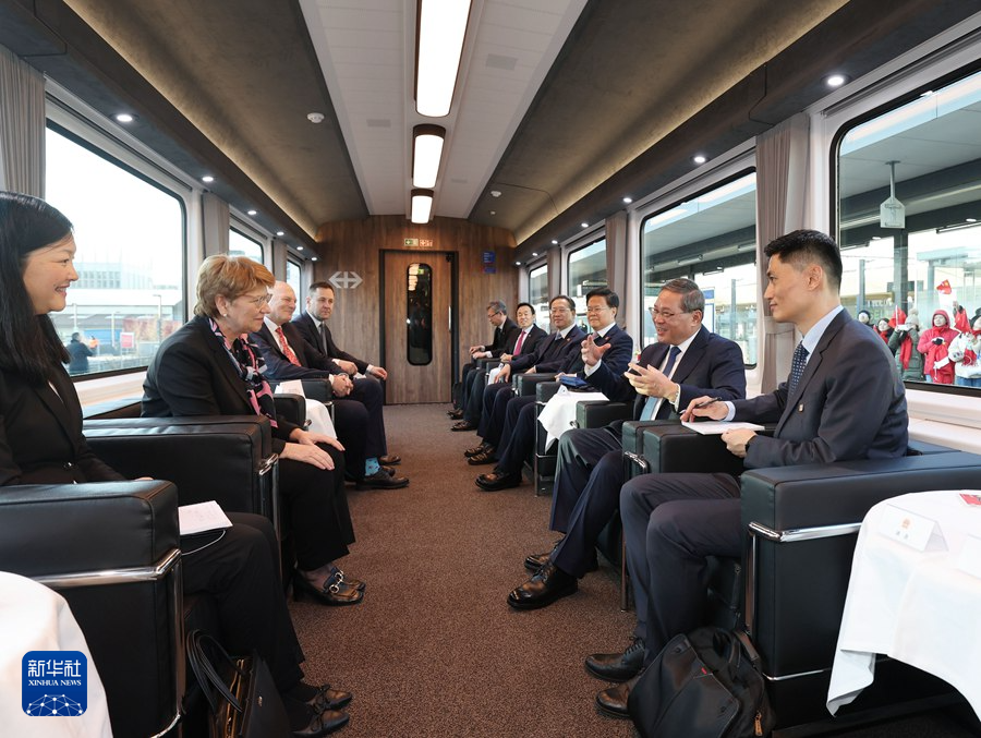 李強(qiáng)総理がスイスのアムヘルト大統(tǒng)領(lǐng)と懇談