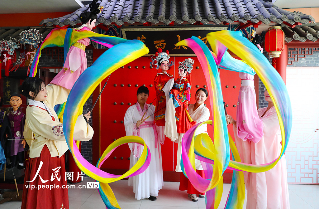 2千年の歴史を誇る伝統(tǒng)人形劇「萊西木偶」で迎える春節(jié)　山東省萊西