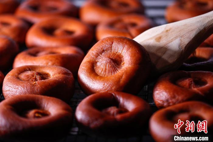 「臘八節(jié)」を控え特産品「臘八豆腐」の香り漂う安徽省黟県