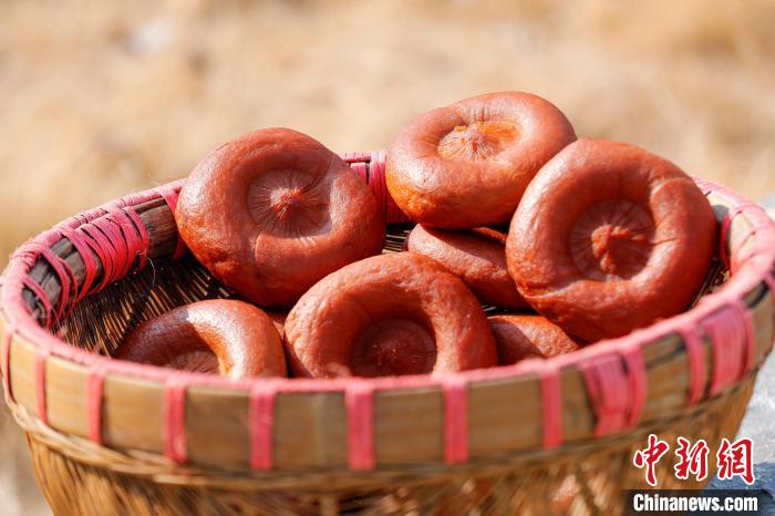 「臘八節(jié)」を控え特産品「臘八豆腐」の香り漂う安徽省黟県