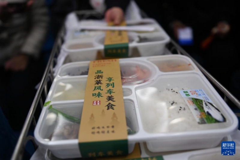 長距離列車で「溫かく美味しいご飯」サービス開始